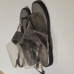 Simply Vera Silver Sandals size: 9.5